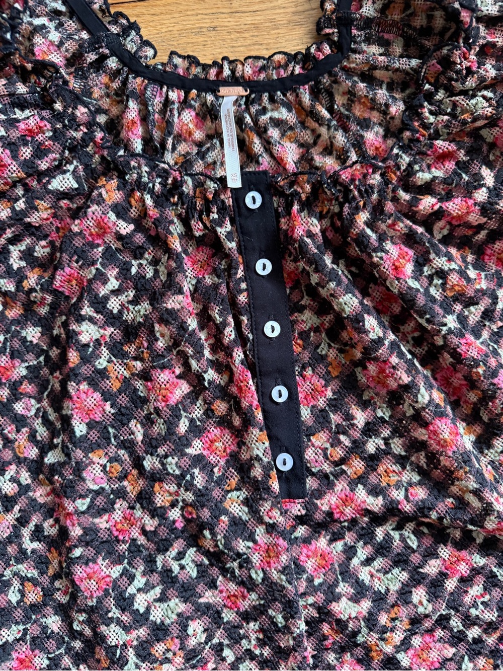 Free People Floral Puff Sleeve Crop Top in Black and Pink - Picture 3 of 4